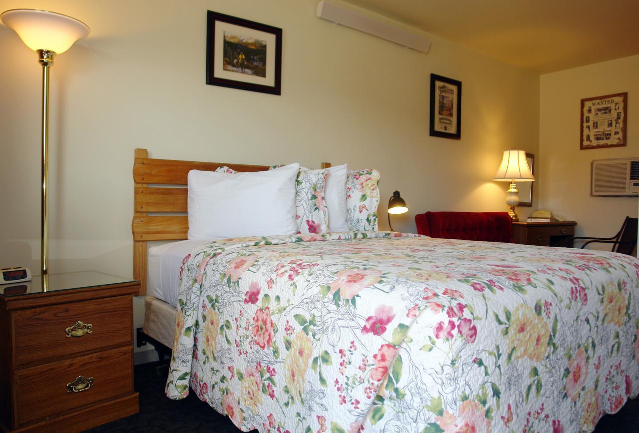 Carter Mountain Motel Cody Bagian luar foto