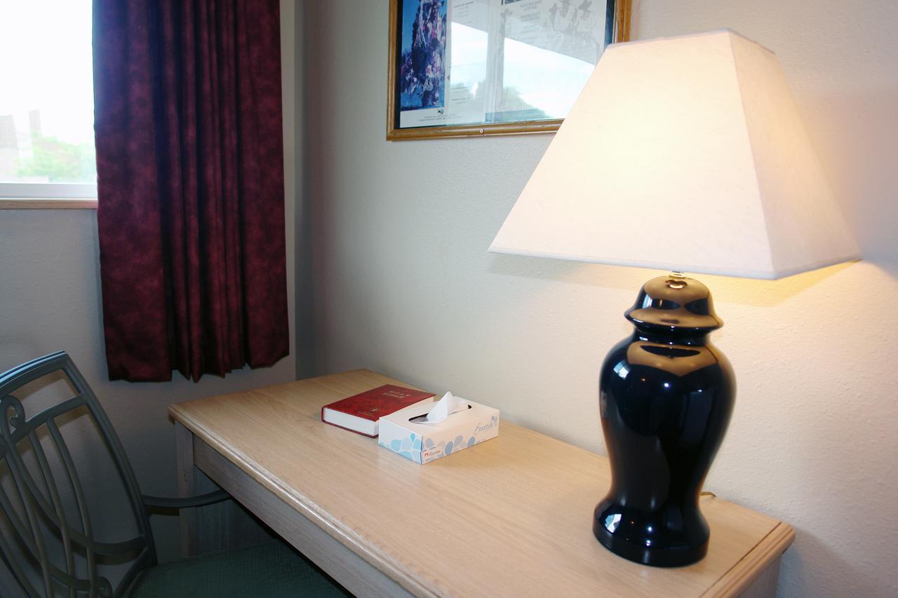 Carter Mountain Motel Cody Bagian luar foto