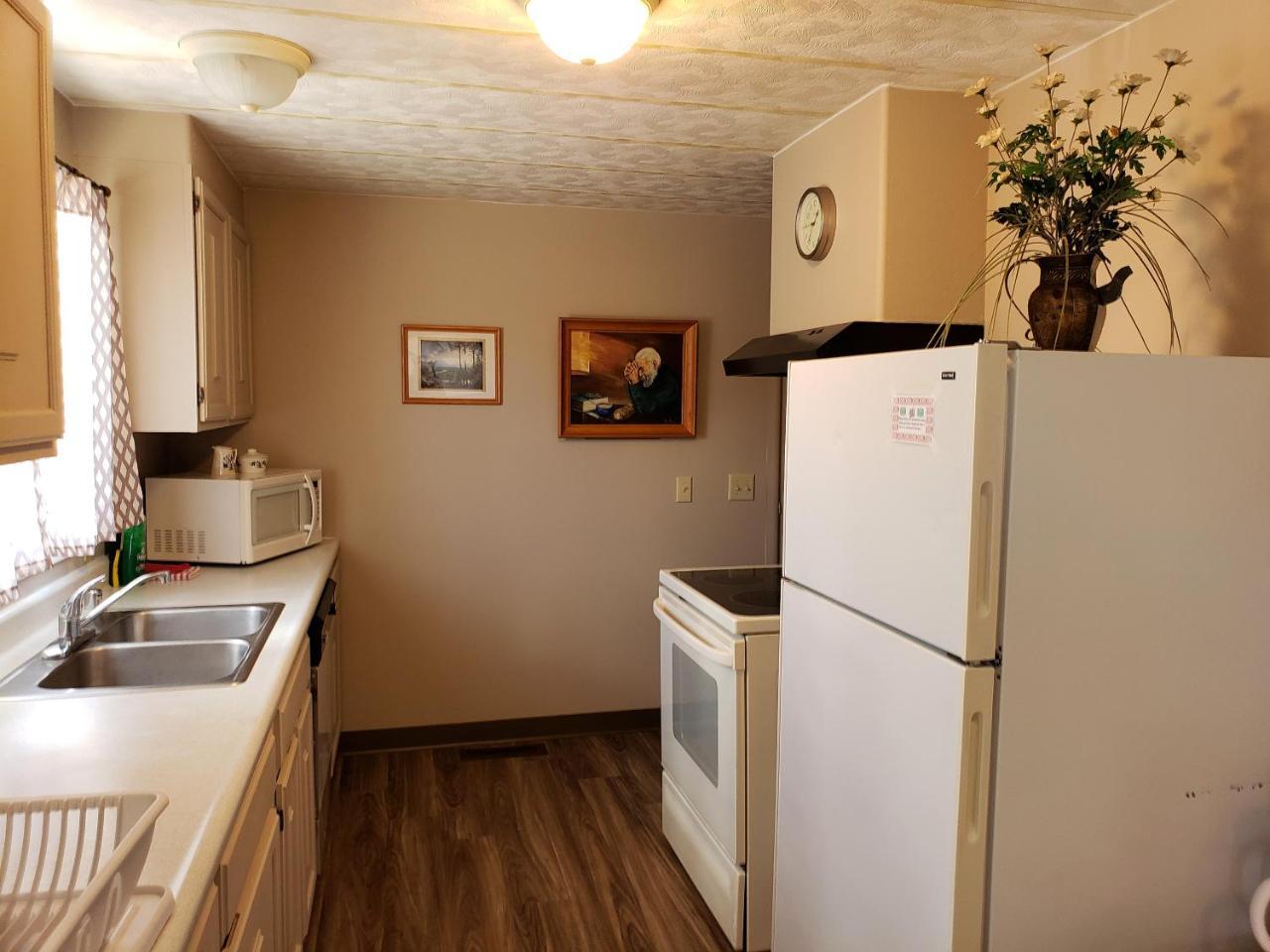 Carter Mountain Motel Cody Bagian luar foto