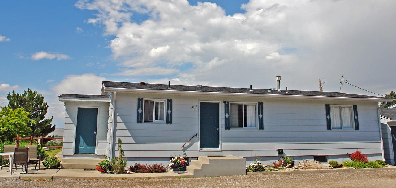 Carter Mountain Motel Cody Bagian luar foto