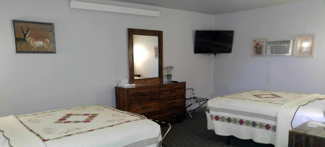 Carter Mountain Motel Cody Bagian luar foto