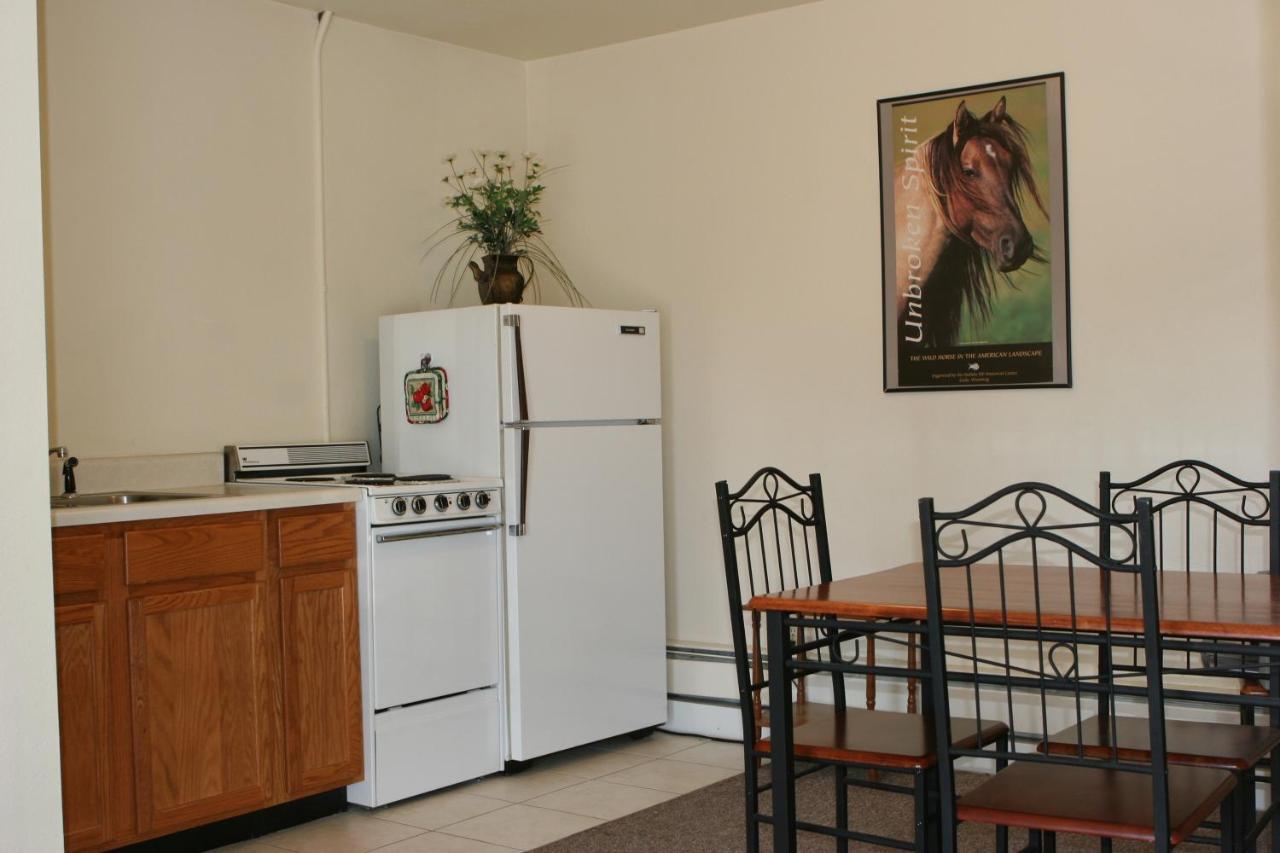 Carter Mountain Motel Cody Bagian luar foto