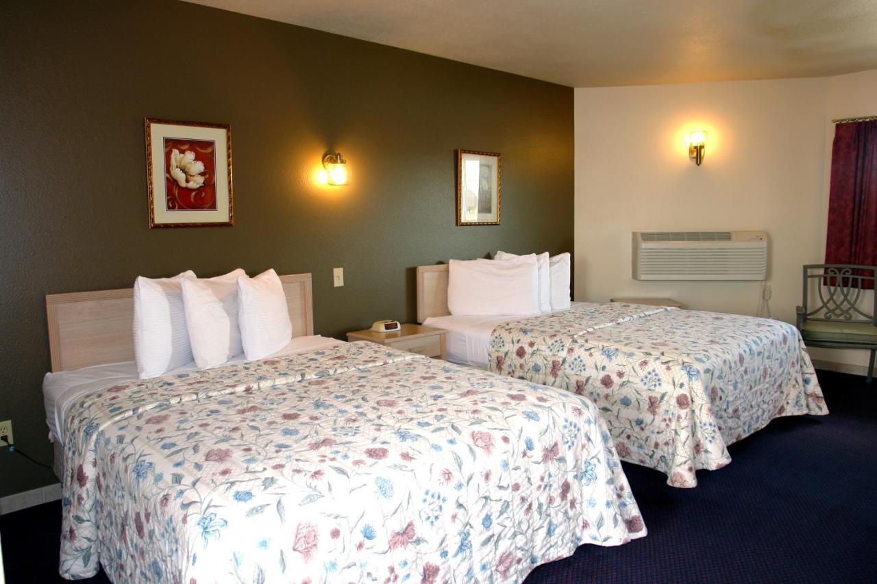 Carter Mountain Motel Cody Bagian luar foto